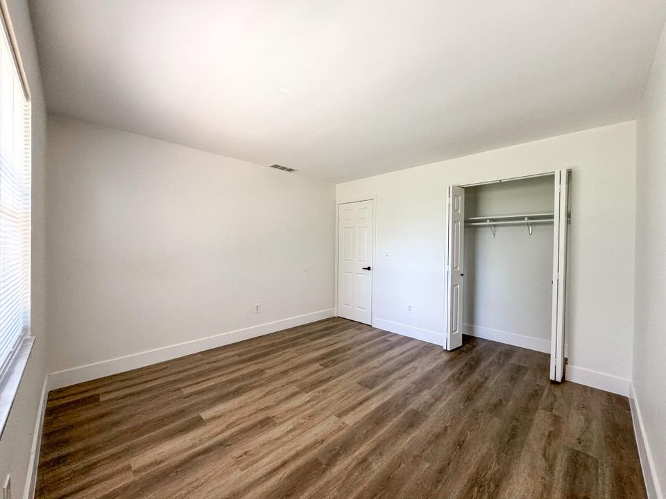 Active With Contract: $2,100 (2 beds, 1 baths, 900 Square Feet)