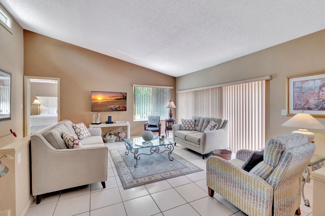 Active With Contract: $4,200 (2 beds, 2 baths, 1478 Square Feet)