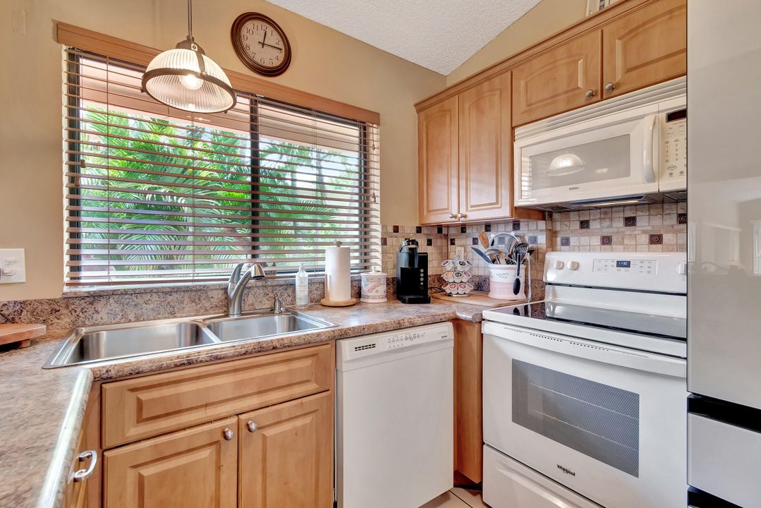 Active With Contract: $4,200 (2 beds, 2 baths, 1478 Square Feet)