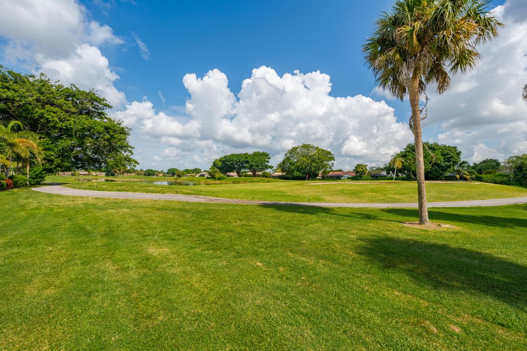 Active With Contract: $950,000 (3 beds, 3 baths, 2428 Square Feet)