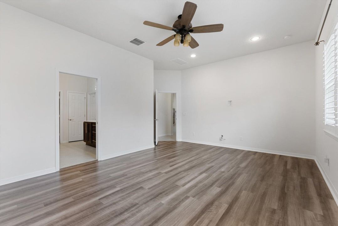 Active With Contract: $6,250 (3 beds, 3 baths, 2561 Square Feet)