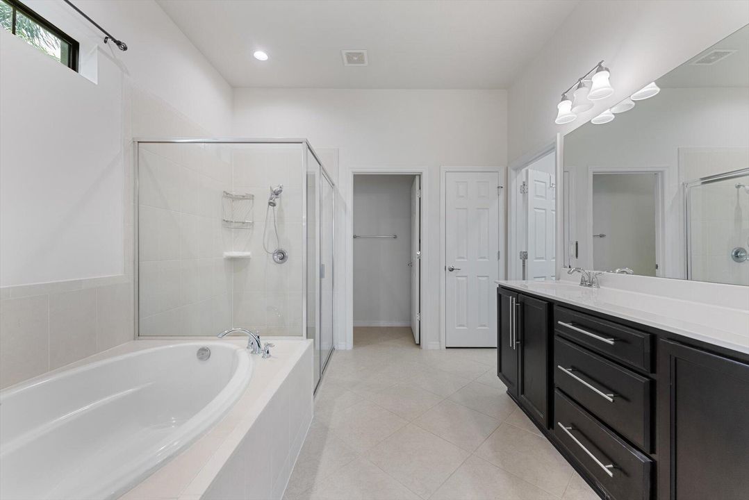 Active With Contract: $6,250 (3 beds, 3 baths, 2561 Square Feet)