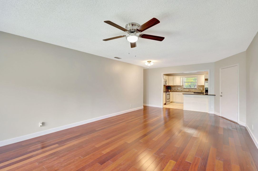 For Rent: $2,100 (2 beds, 2 baths, 1158 Square Feet)