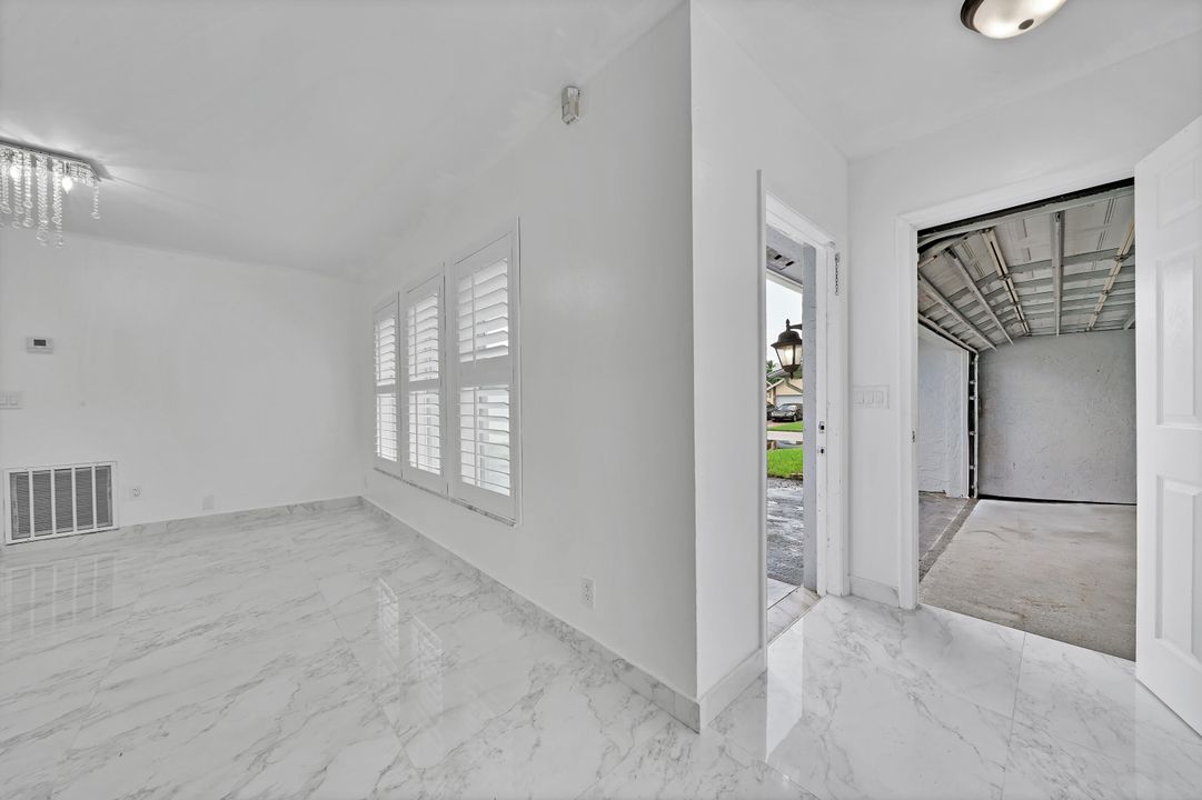 Active With Contract: $3,500 (3 beds, 2 baths, 1327 Square Feet)