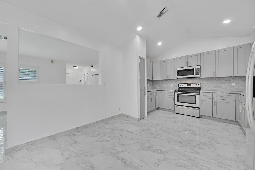 Active With Contract: $3,500 (3 beds, 2 baths, 1327 Square Feet)