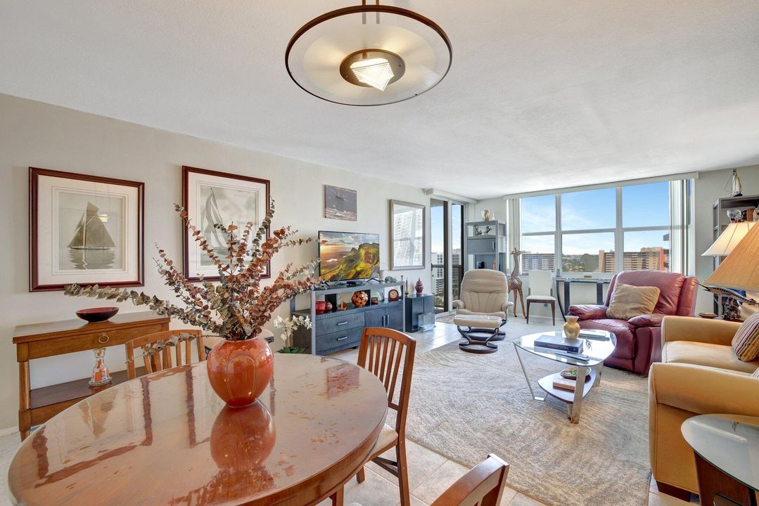 For Sale: $349,000 (2 beds, 2 baths, 1144 Square Feet)