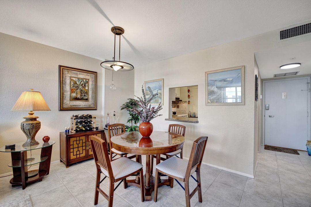 For Sale: $349,000 (2 beds, 2 baths, 1144 Square Feet)