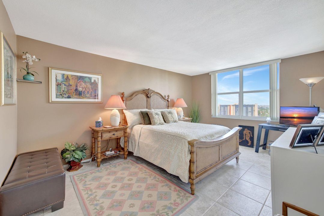 For Sale: $349,000 (2 beds, 2 baths, 1144 Square Feet)