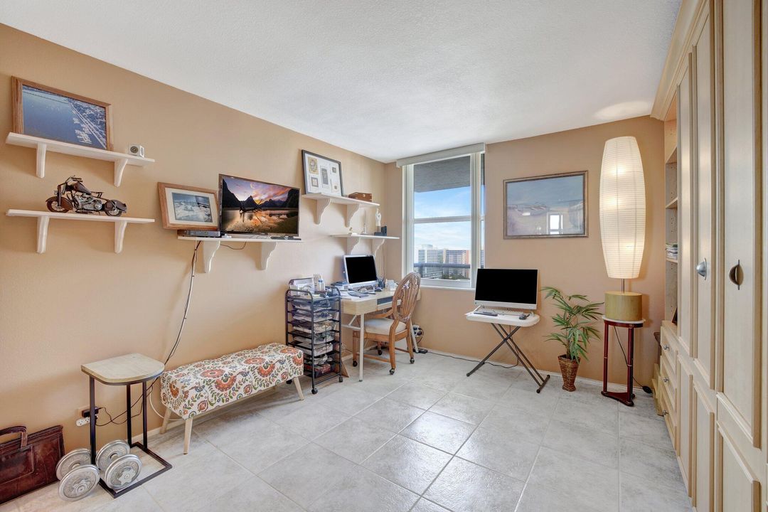 For Sale: $349,000 (2 beds, 2 baths, 1144 Square Feet)