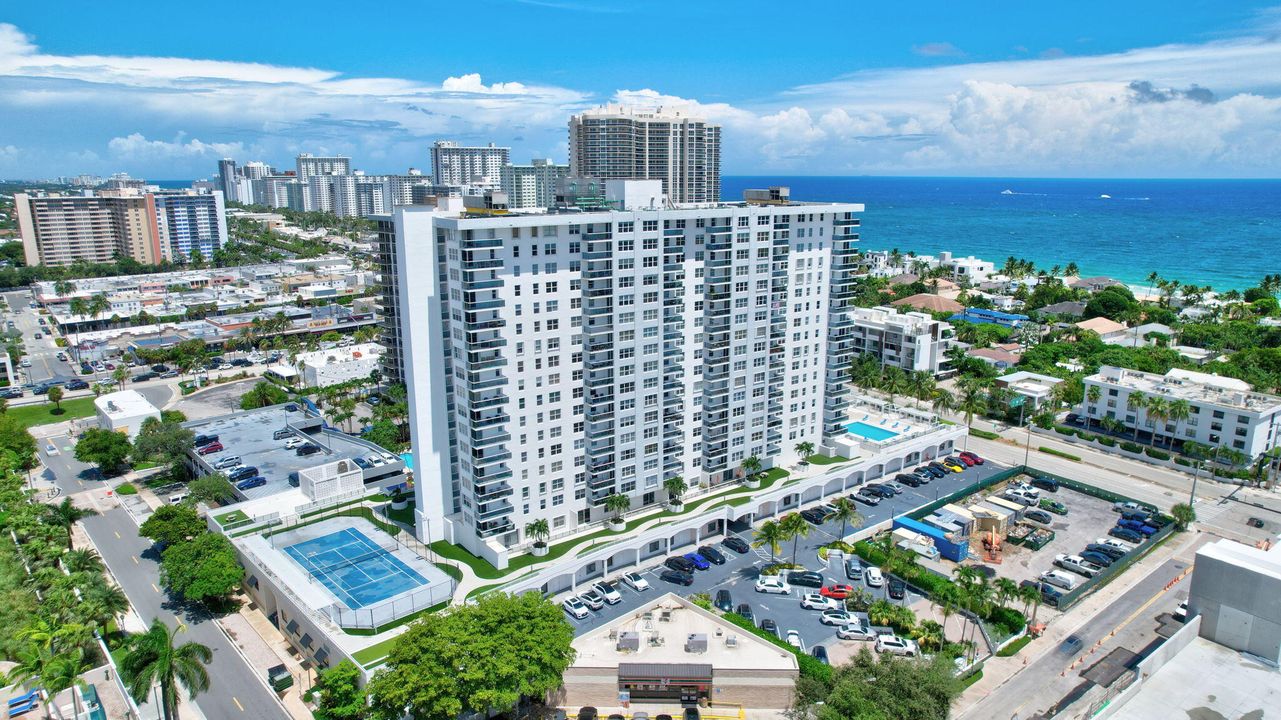 For Sale: $349,000 (2 beds, 2 baths, 1144 Square Feet)