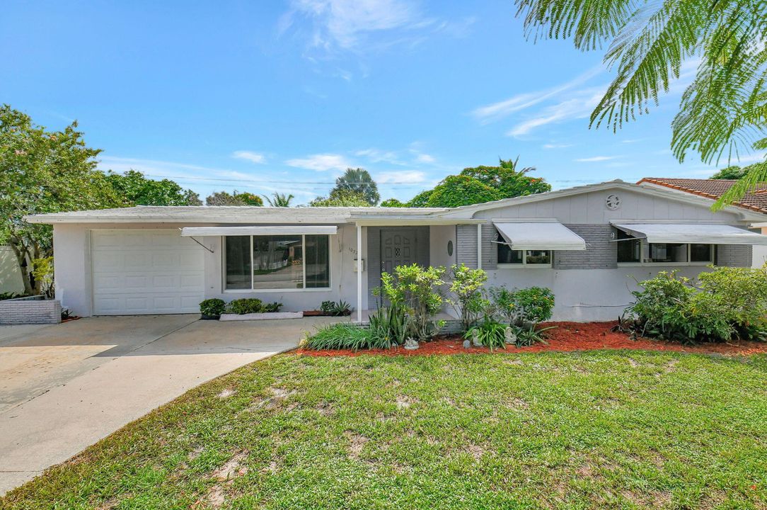 Active With Contract: $599,000 (3 beds, 2 baths, 1152 Square Feet)