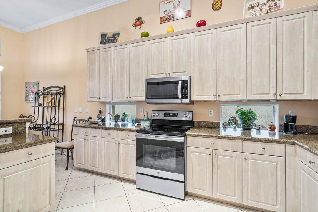 For Sale: $549,500 (3 beds, 3 baths, 2873 Square Feet)