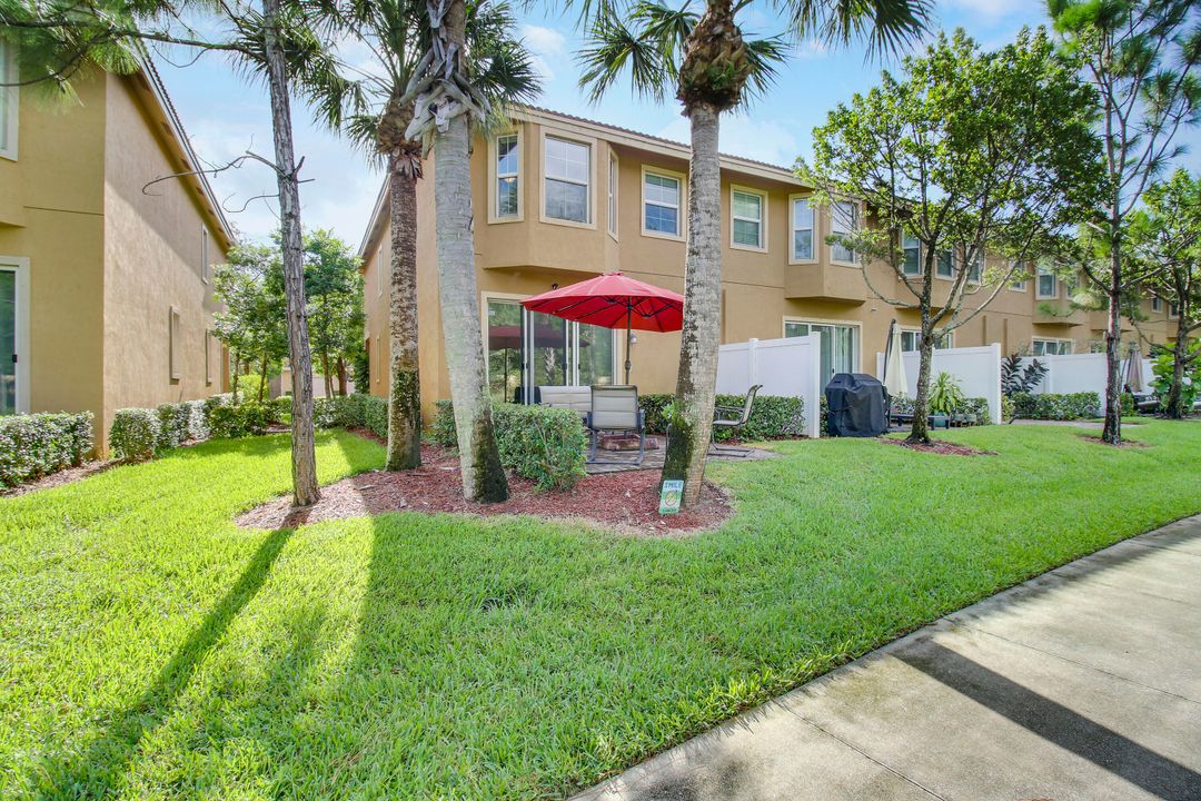 Active With Contract: $2,850 (3 beds, 2 baths, 1622 Square Feet)