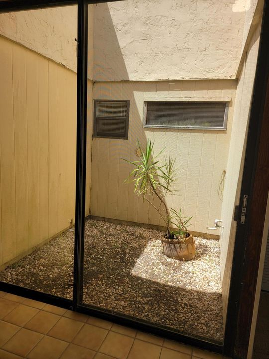 For Rent: $5,500 (3 beds, 2 baths, 1713 Square Feet)