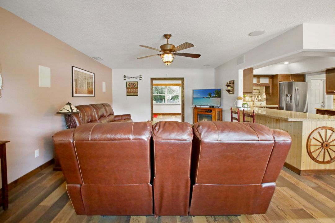 For Sale: $299,900 (2 beds, 2 baths, 1509 Square Feet)