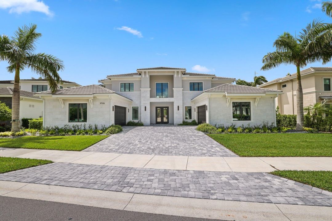 Active With Contract: $3,750,000 (5 beds, 5 baths, 5581 Square Feet)