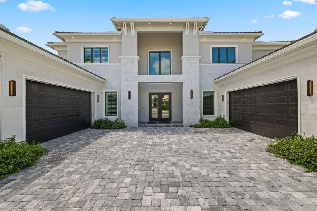 Active With Contract: $3,750,000 (5 beds, 5 baths, 5581 Square Feet)