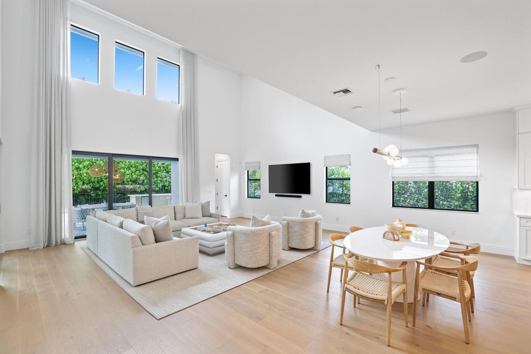 Active With Contract: $3,750,000 (5 beds, 5 baths, 5581 Square Feet)