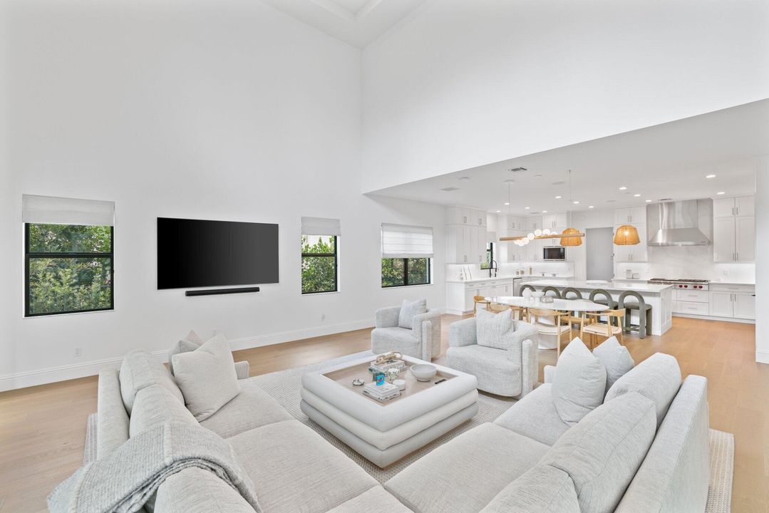 Active With Contract: $3,750,000 (5 beds, 5 baths, 5581 Square Feet)