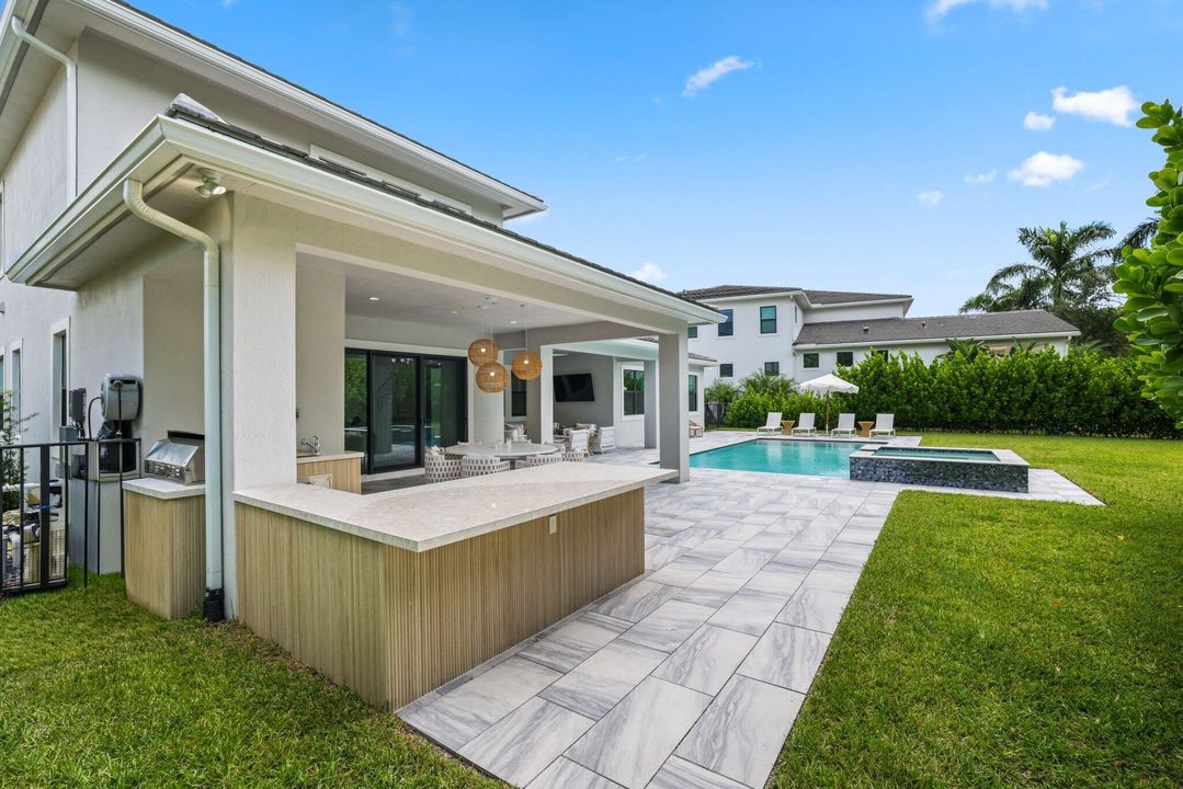 Active With Contract: $3,750,000 (5 beds, 5 baths, 5581 Square Feet)