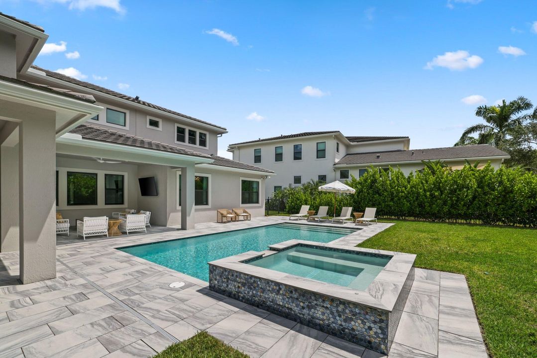 Active With Contract: $3,750,000 (5 beds, 5 baths, 5581 Square Feet)