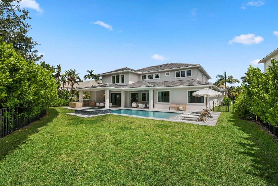 Active With Contract: $3,750,000 (5 beds, 5 baths, 5581 Square Feet)