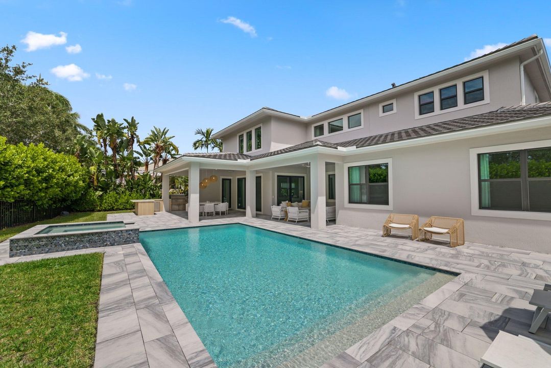 Active With Contract: $3,750,000 (5 beds, 5 baths, 5581 Square Feet)