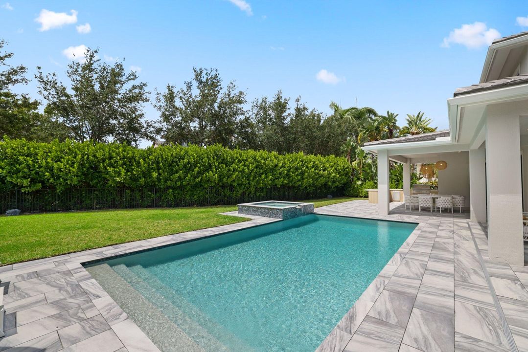 Active With Contract: $3,750,000 (5 beds, 5 baths, 5581 Square Feet)