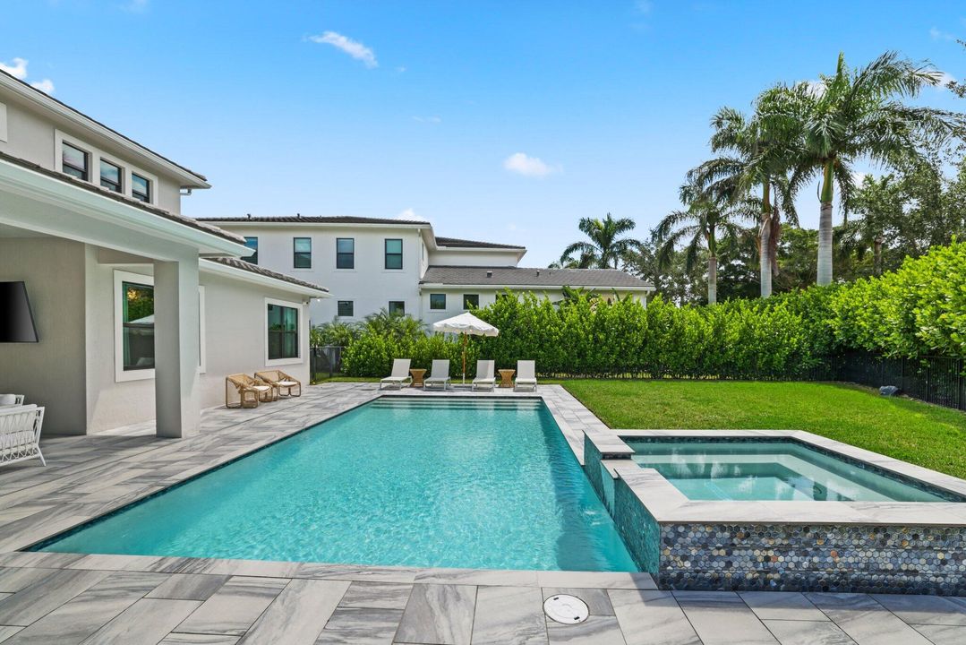 Active With Contract: $3,750,000 (5 beds, 5 baths, 5581 Square Feet)