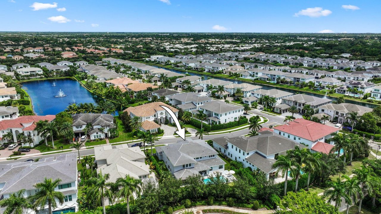 Active With Contract: $3,750,000 (5 beds, 5 baths, 5581 Square Feet)