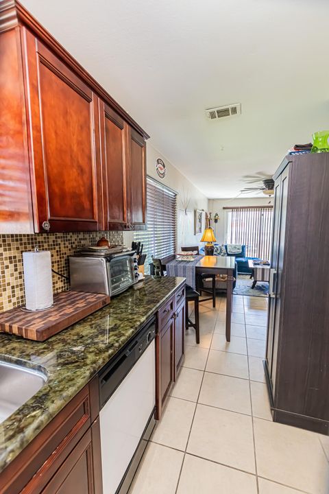 For Sale: $249,888 (2 beds, 2 baths, 921 Square Feet)