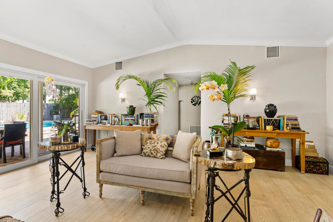 For Sale: $1,295,000 (3 beds, 2 baths, 2075 Square Feet)