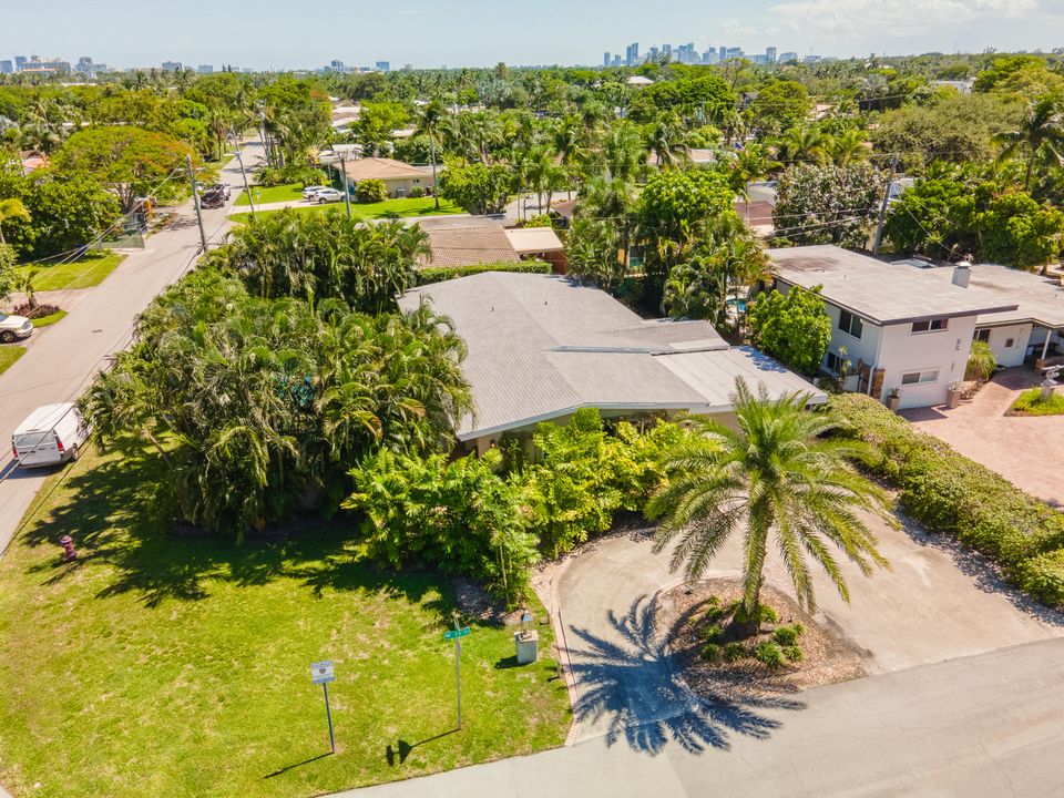 For Sale: $1,295,000 (3 beds, 2 baths, 2075 Square Feet)