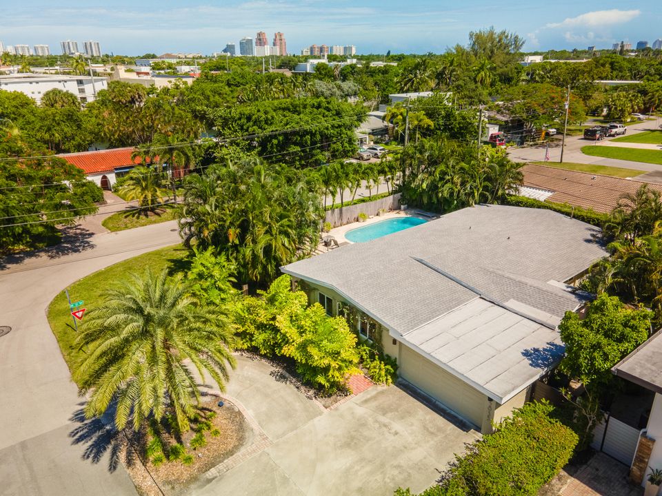 For Sale: $1,295,000 (3 beds, 2 baths, 2075 Square Feet)