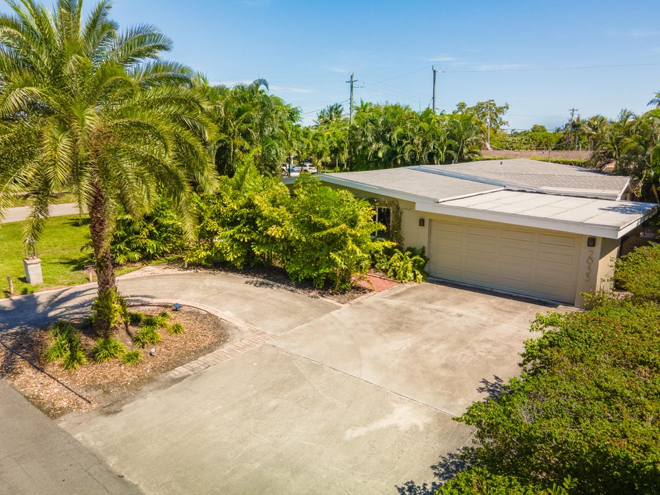 For Sale: $1,295,000 (3 beds, 2 baths, 2075 Square Feet)