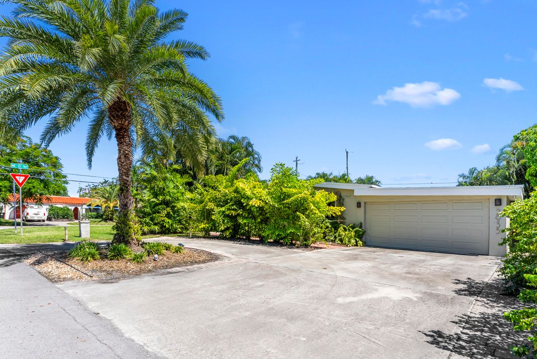 For Sale: $1,295,000 (3 beds, 2 baths, 2075 Square Feet)