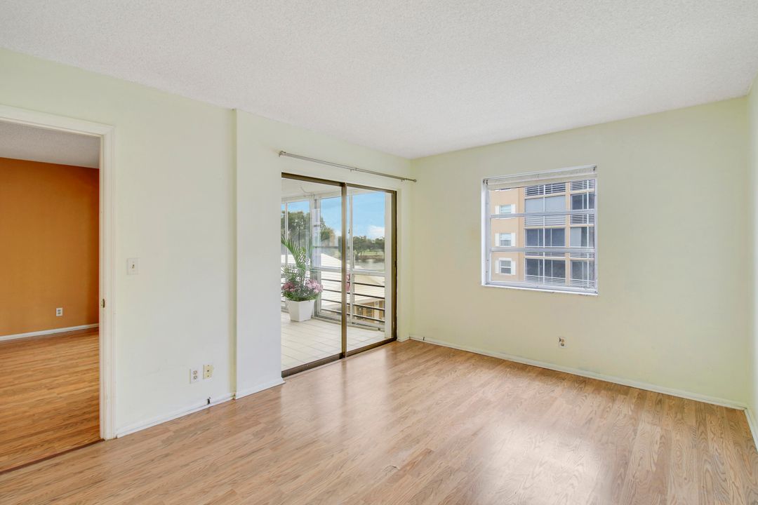 For Sale: $228,000 (2 beds, 2 baths, 1054 Square Feet)