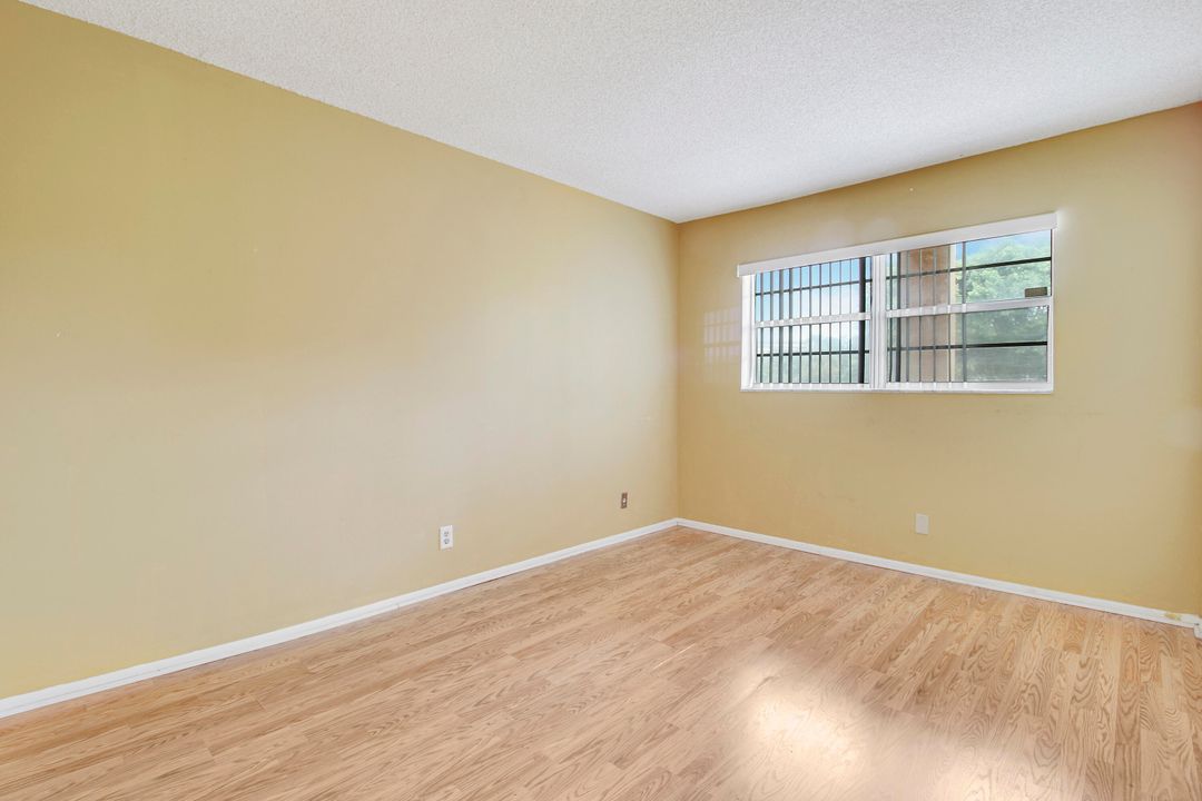 For Sale: $228,000 (2 beds, 2 baths, 1054 Square Feet)