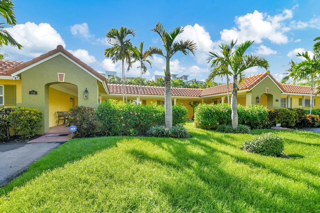 Active With Contract: $1,050,000 (2 beds, 2 baths, 1385 Square Feet)