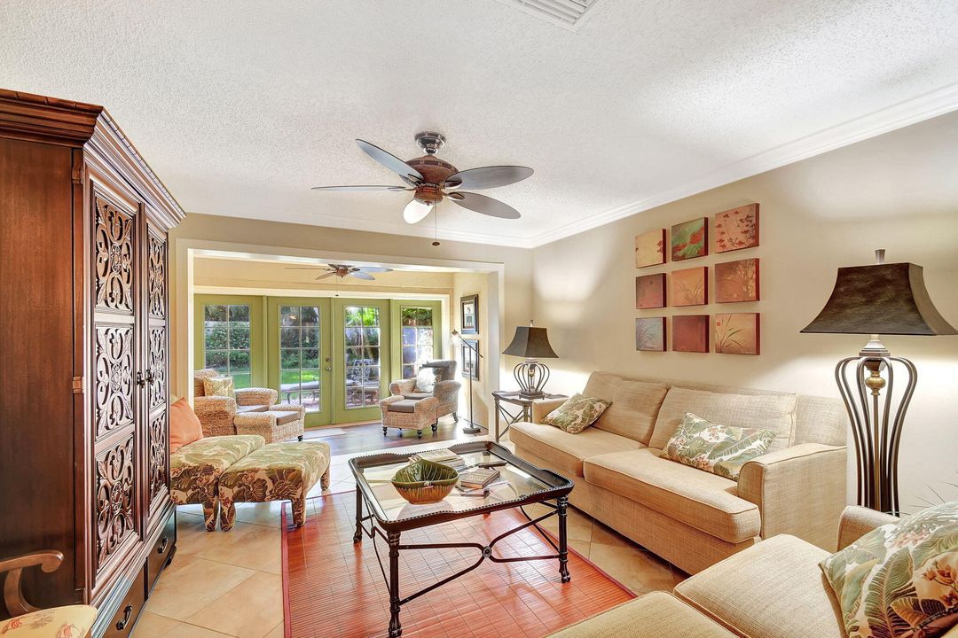 Active With Contract: $1,050,000 (2 beds, 2 baths, 1385 Square Feet)