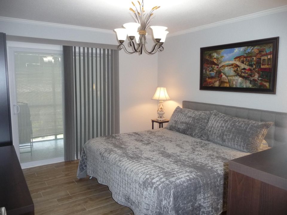 Active With Contract: $1,900 (2 beds, 2 baths, 880 Square Feet)