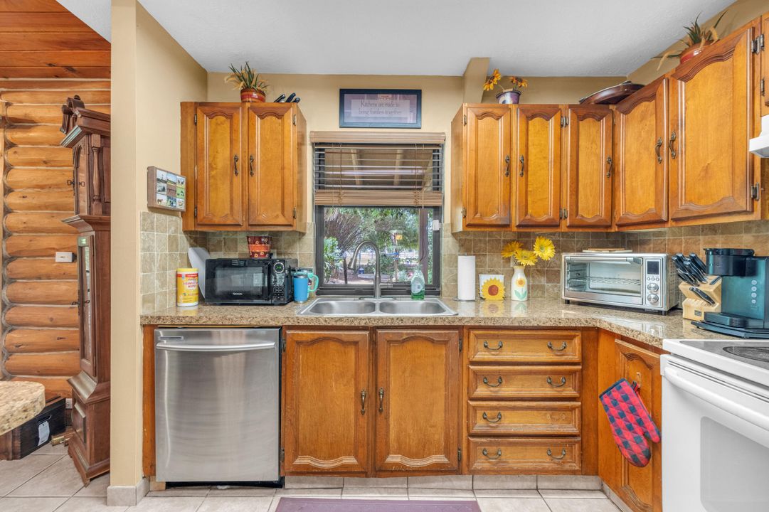 For Sale: $1,108,000 (4 beds, 2 baths, 1560 Square Feet)