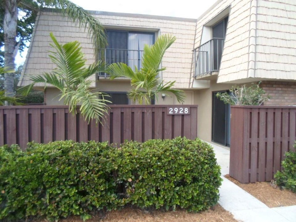 For Rent: $2,100 (2 beds, 2 baths, 1236 Square Feet)