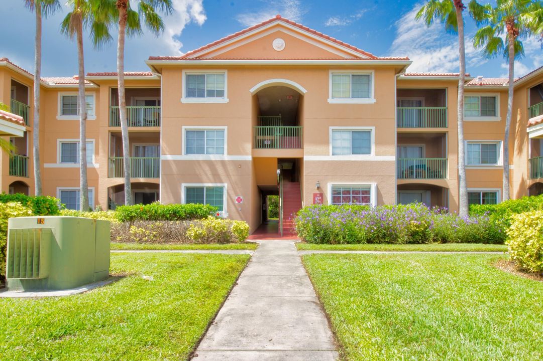 Active With Contract: $199,900 (1 beds, 1 baths, 795 Square Feet)