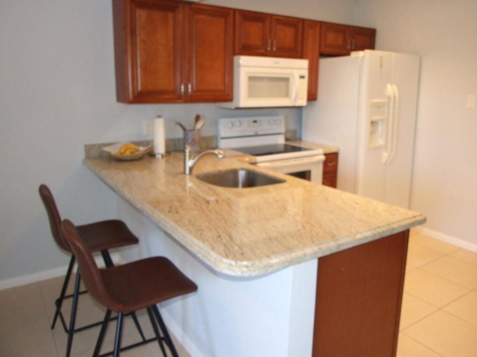 For Rent: $2,000 (1 beds, 1 baths, 935 Square Feet)