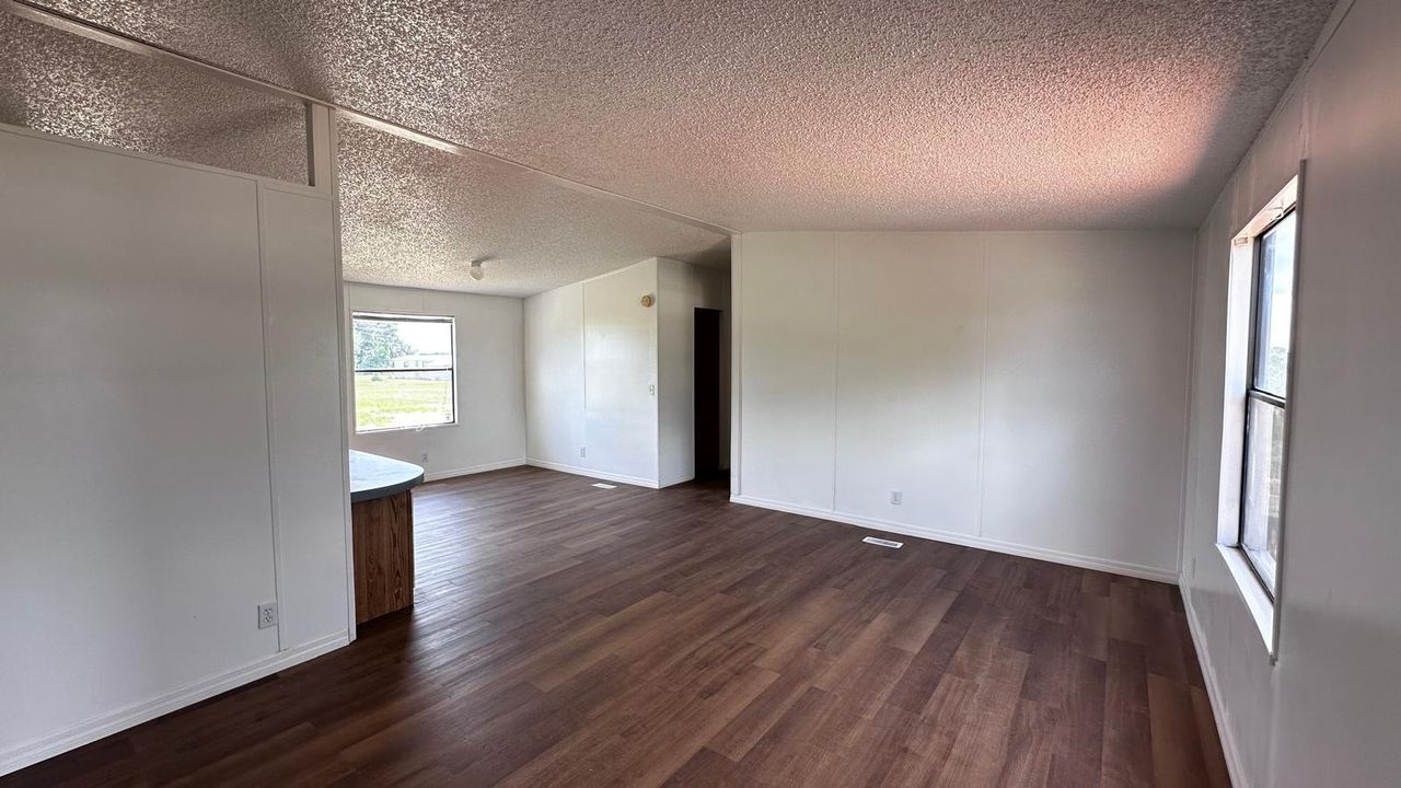 For Rent: $1,640 (3 beds, 2 baths, 672 Square Feet)