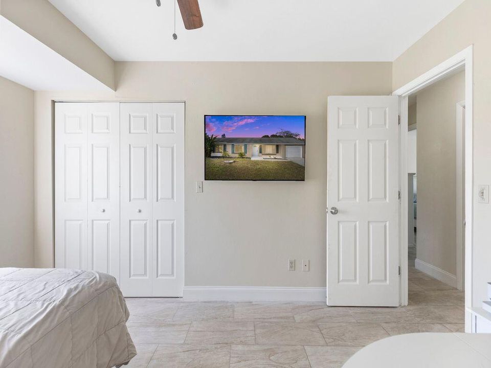 Active With Contract: $349,900 (3 beds, 2 baths, 1408 Square Feet)