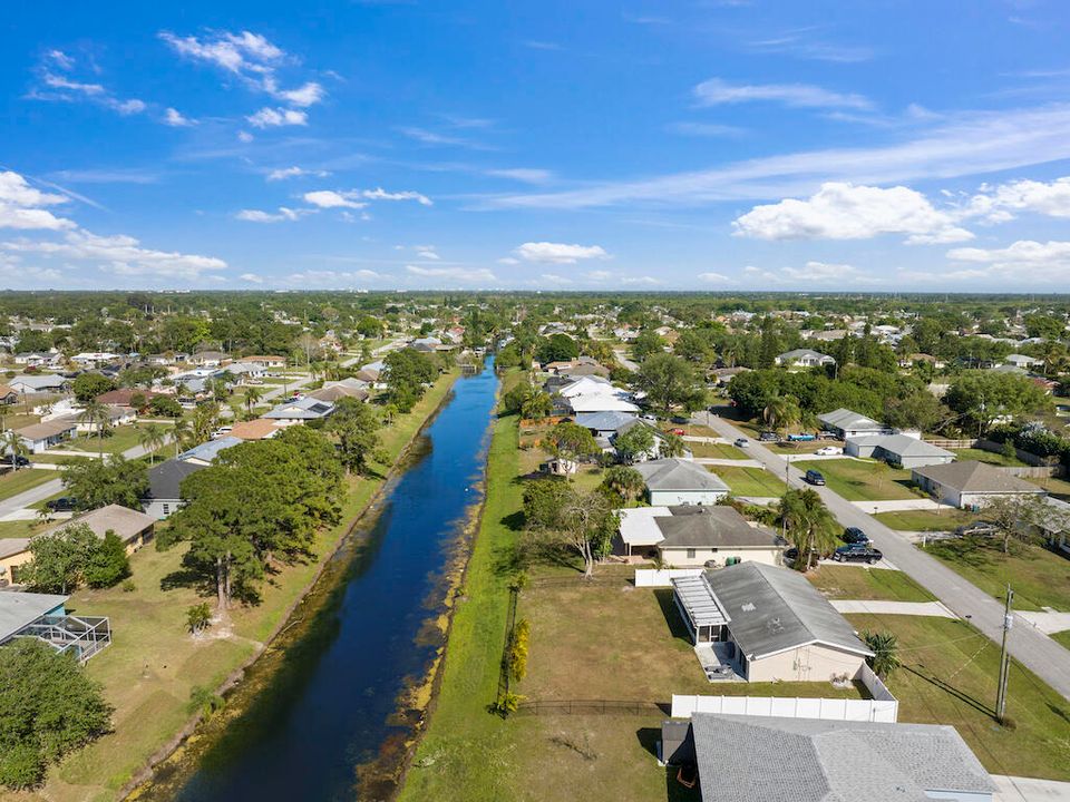 Active With Contract: $349,900 (3 beds, 2 baths, 1408 Square Feet)