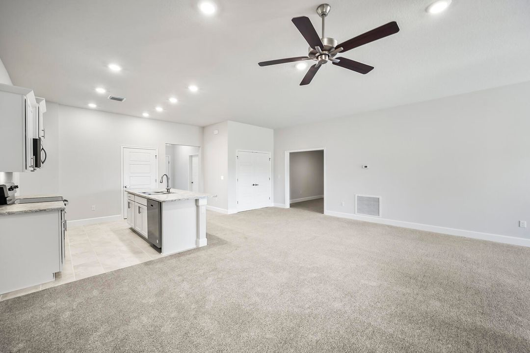 For Sale: $344,300 (3 beds, 2 baths, 1658 Square Feet)