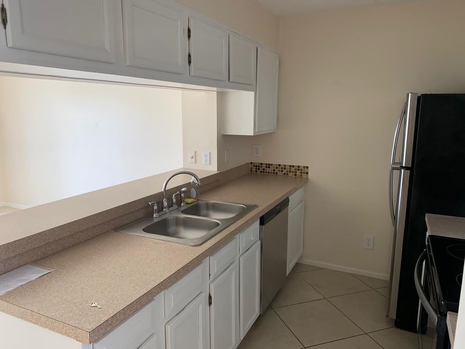 Active With Contract: $1,750 (1 beds, 1 baths, 502 Square Feet)